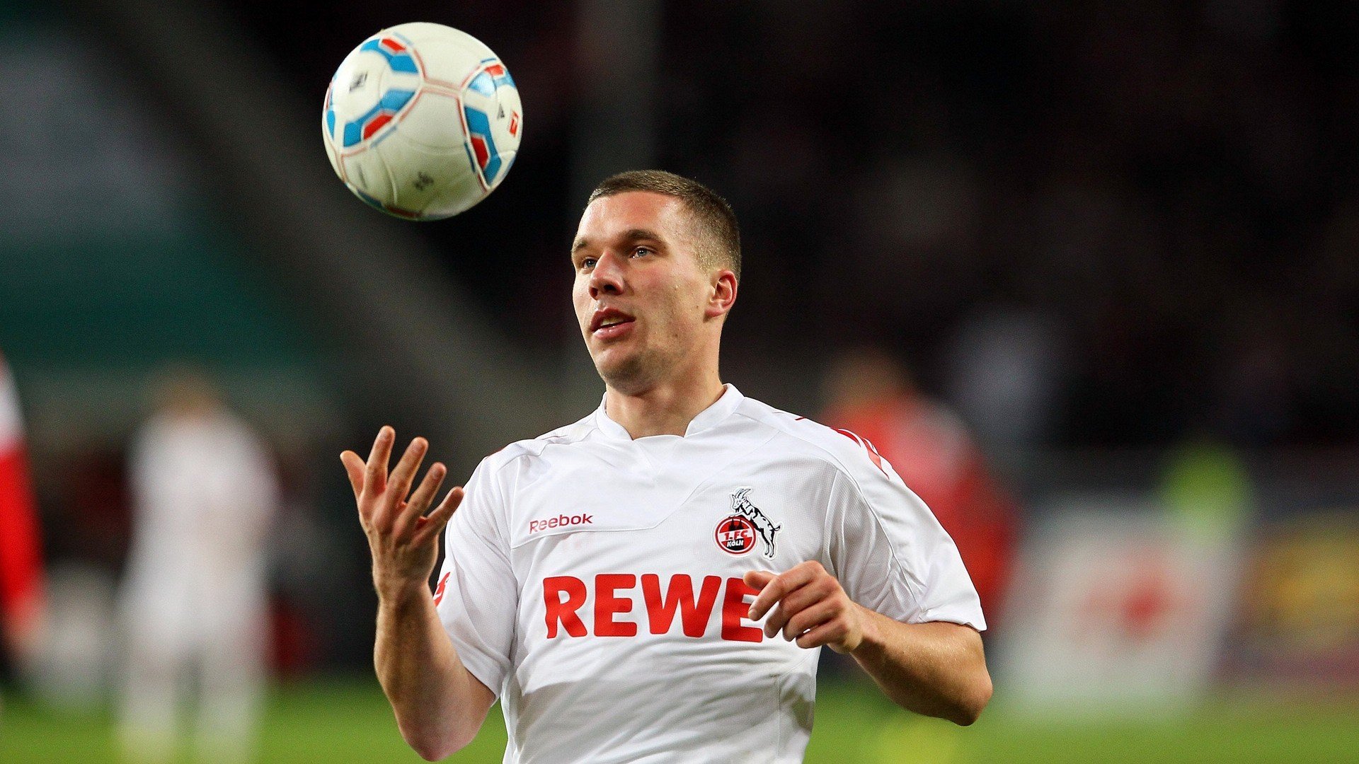 爱游戏综合娱乐-体育品牌赞助赛事加码推动联赛曝光率与商业价值双提升，体育赞助加强品牌知名度的利弊